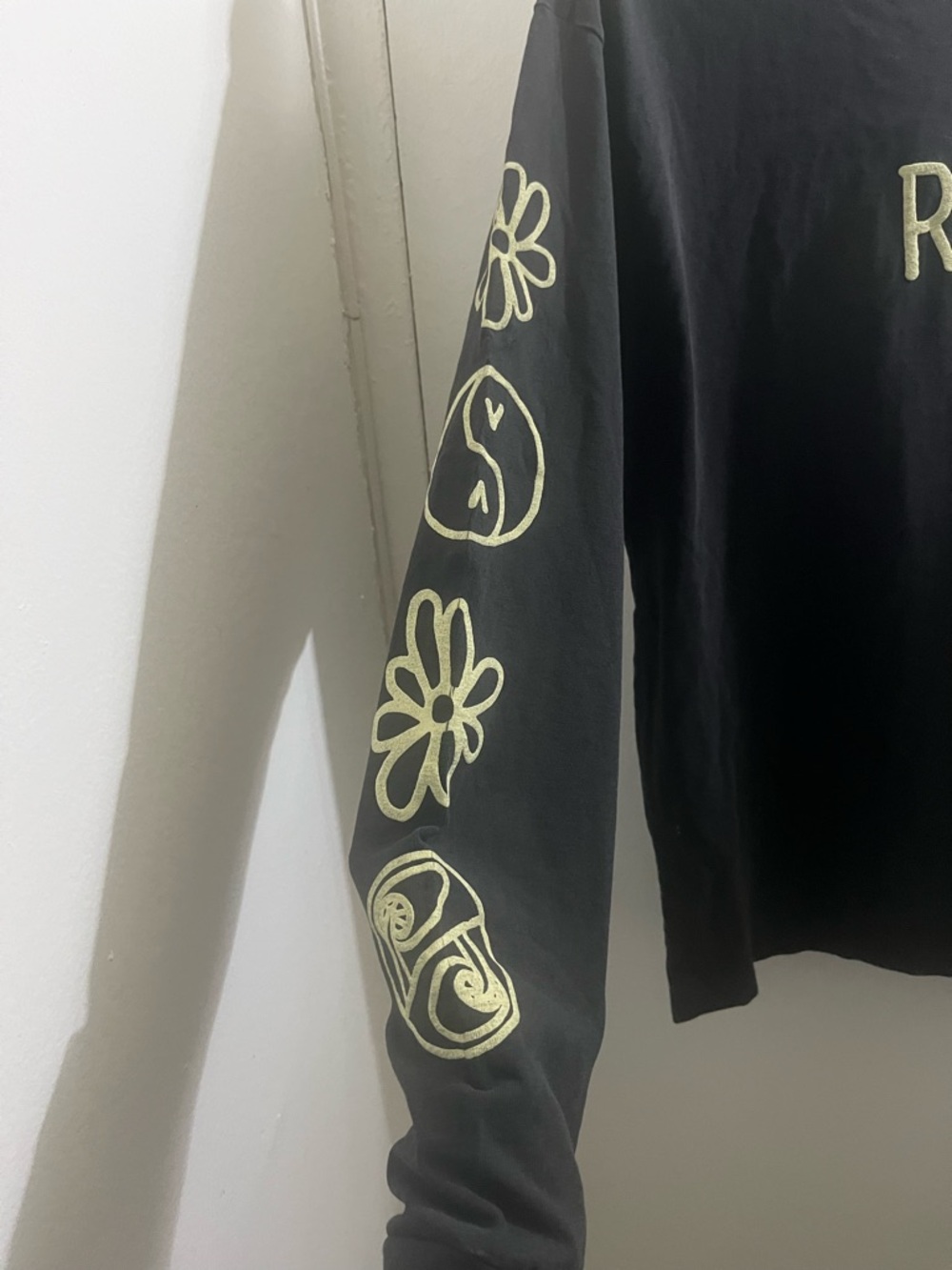 RVCA Black Long Sleeve Crew with Light Green Logo - Picture 5 of 5